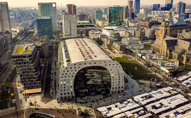 Leegstand-in-de-Markthal-in-Rotterdam-is-voorbode-van-zware-tijden-voor-winkelvastgoed